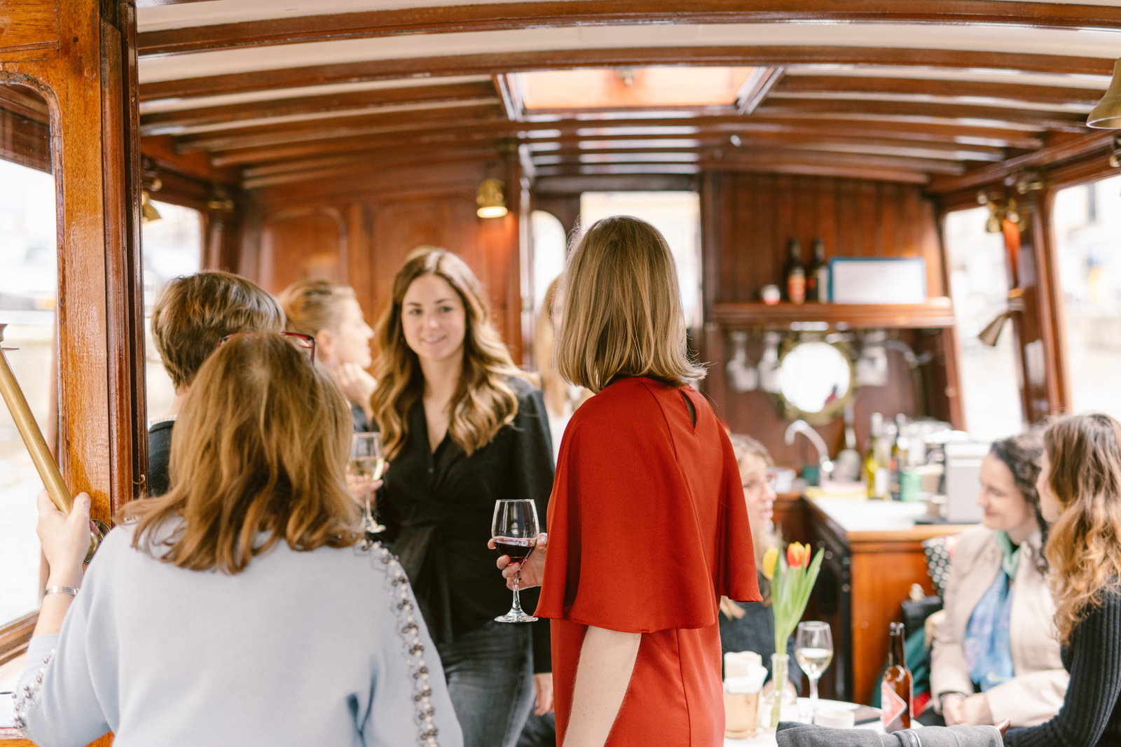 High tea op de boot in Amsterdam: twee opties vergeleken