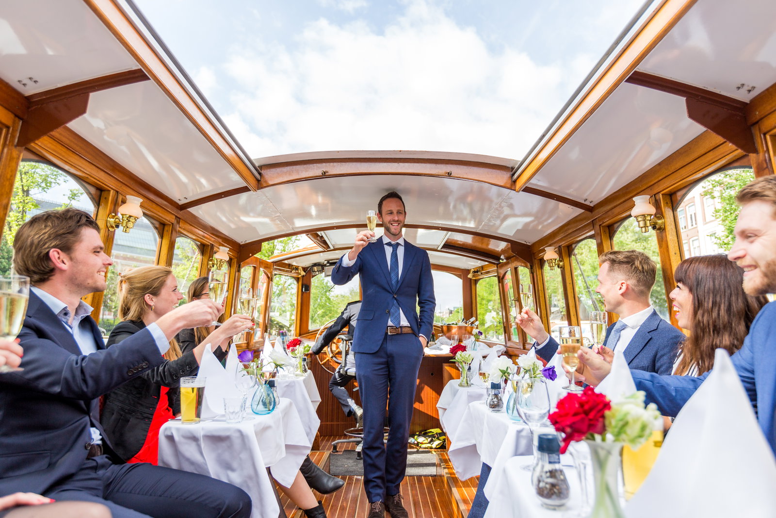 Wat kost een rondvaart met eten in Amsterdam?