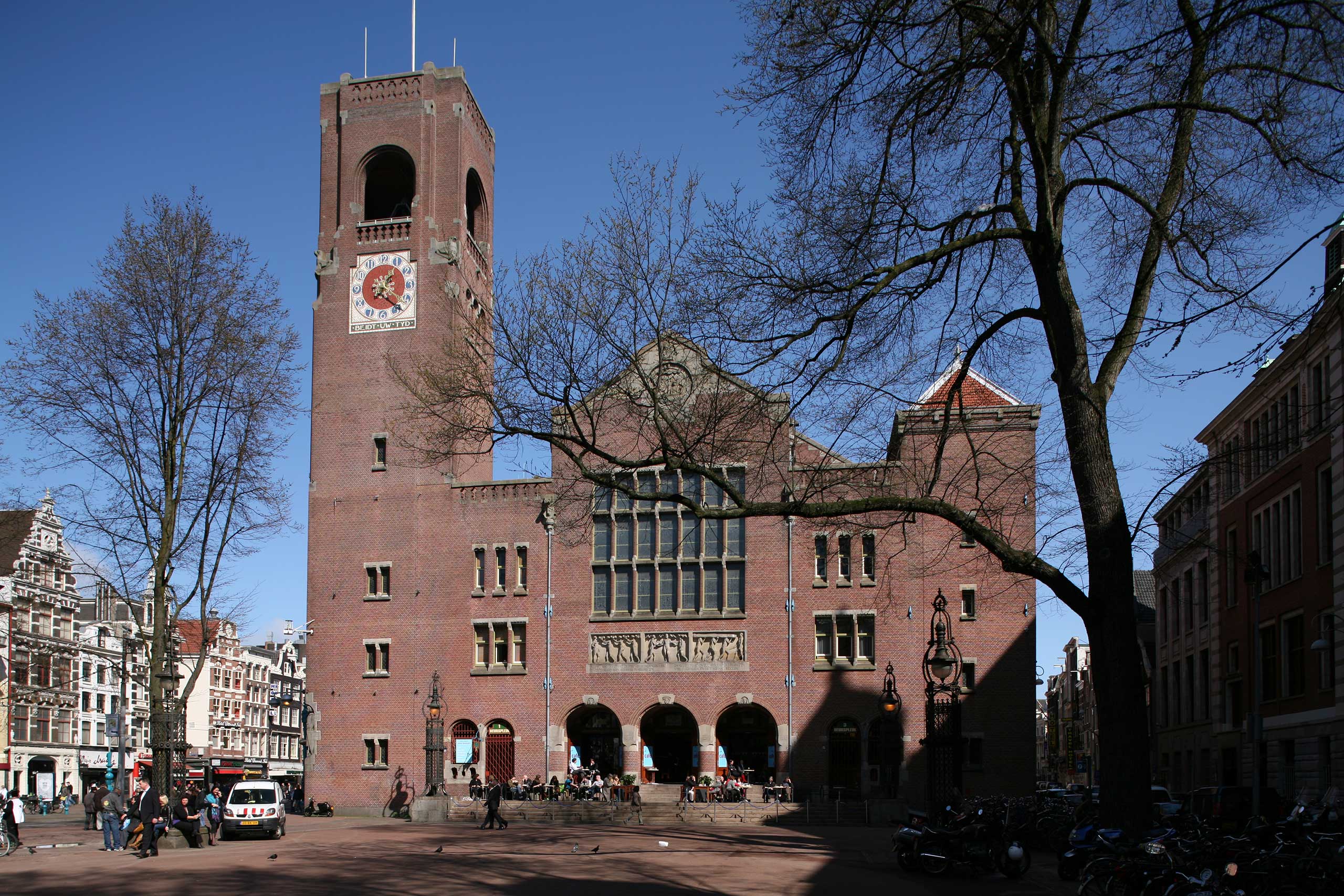 Ontdek Berlage En De Amsterdamse Grachten In Deze RondvaartBoot Huren 